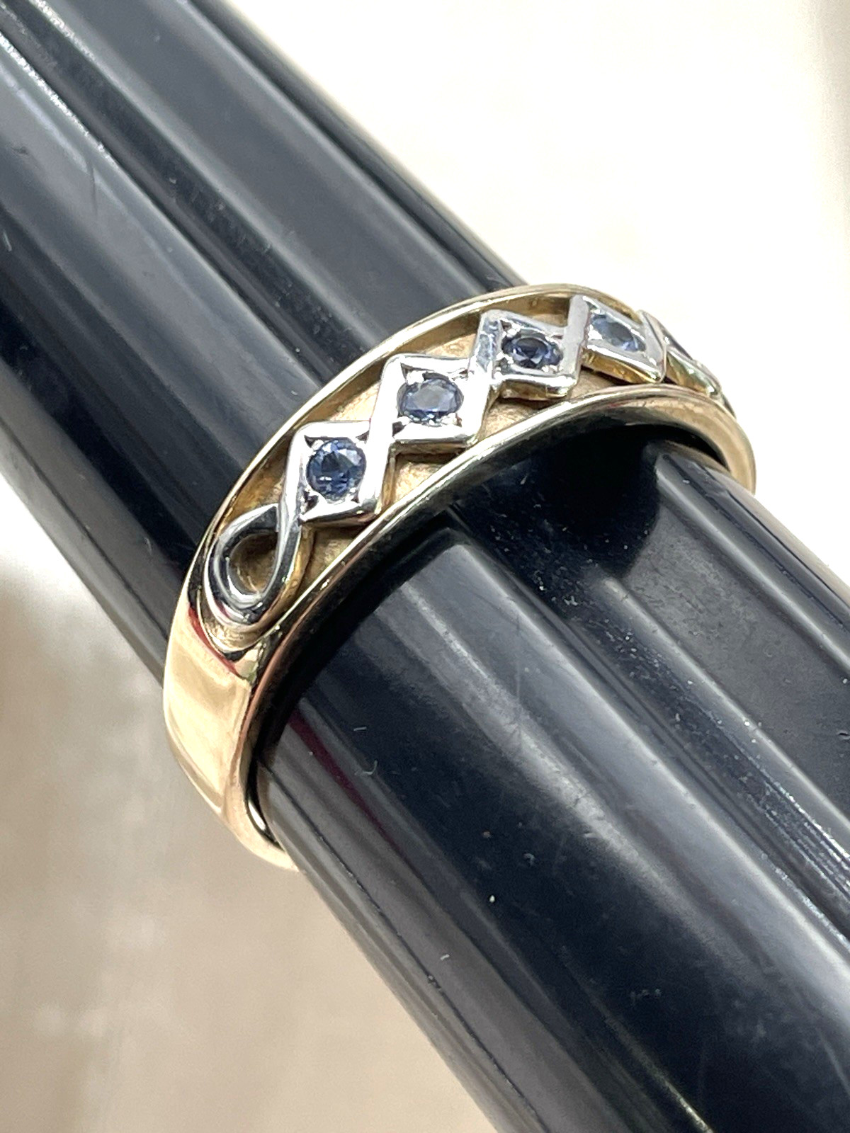 Men’s 9K 375 Yellow Gold 5.3g Ring With 5 Blue Topaz Gemstones Size 11-1/4