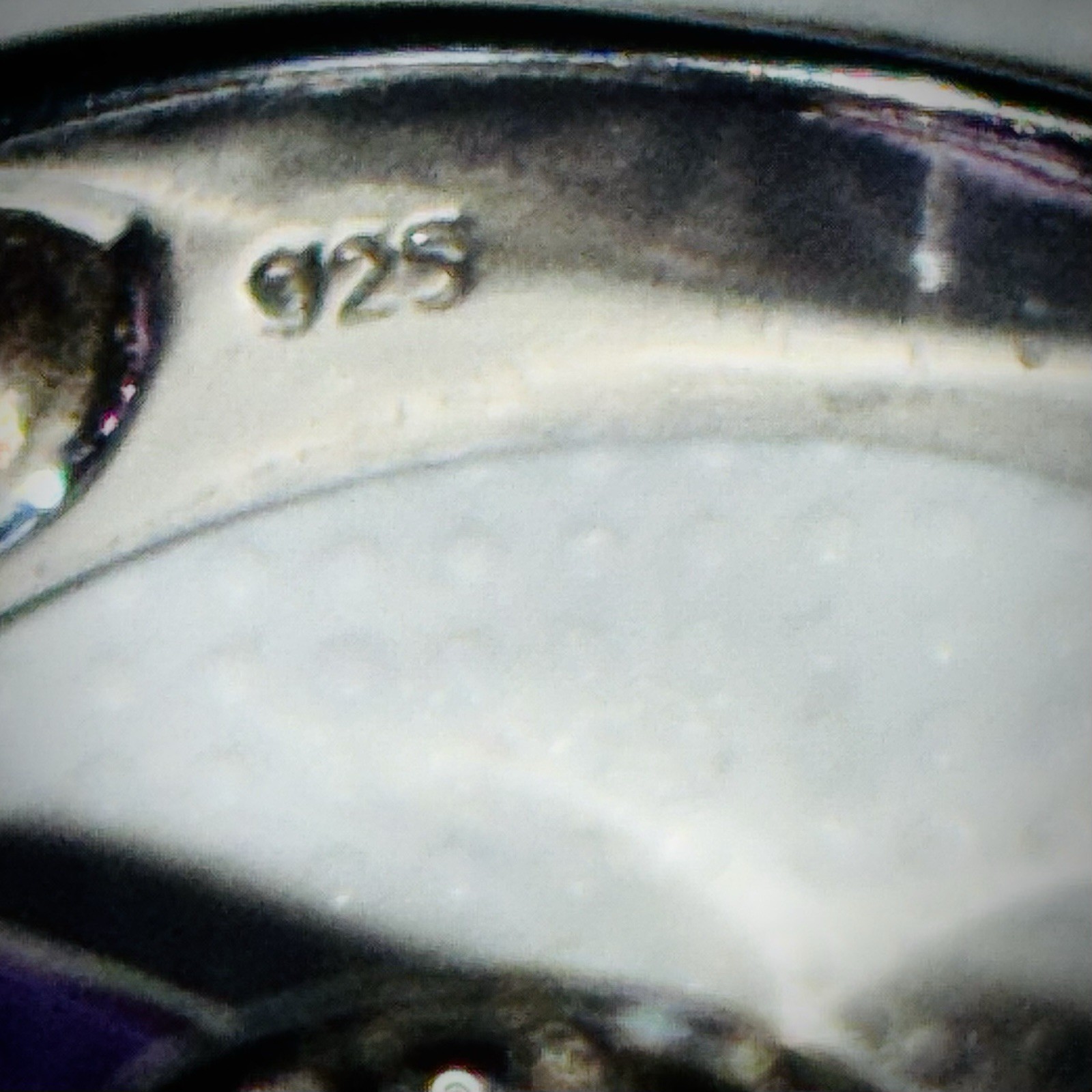 9 Karat Checkerboard Oval Amethyst 925 Silver Ring 9 Grams