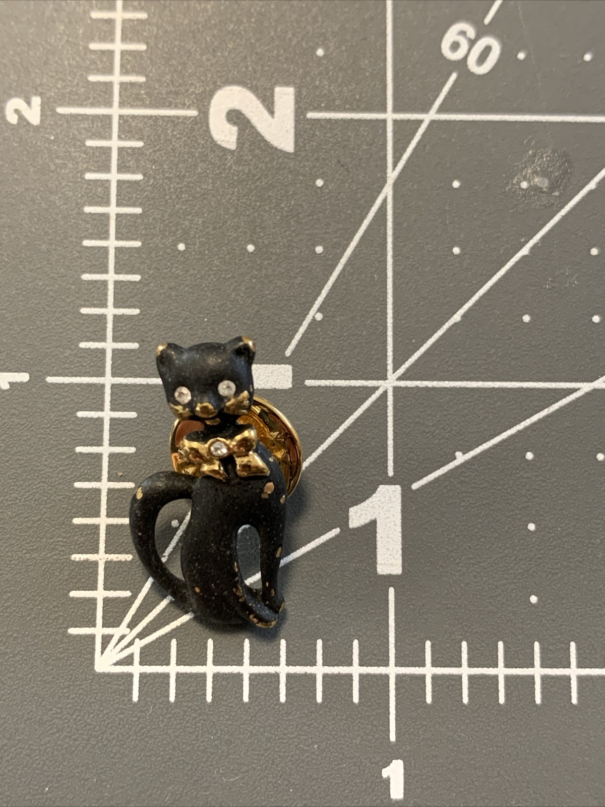 VTG Black Cat Rhinestone Eyes Lapel Pin About 1” Gold Tone