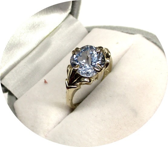 Ravishing blue AQUAMARINE Ring – Natural – Cushion Cut – Yellow Gold Mtg.