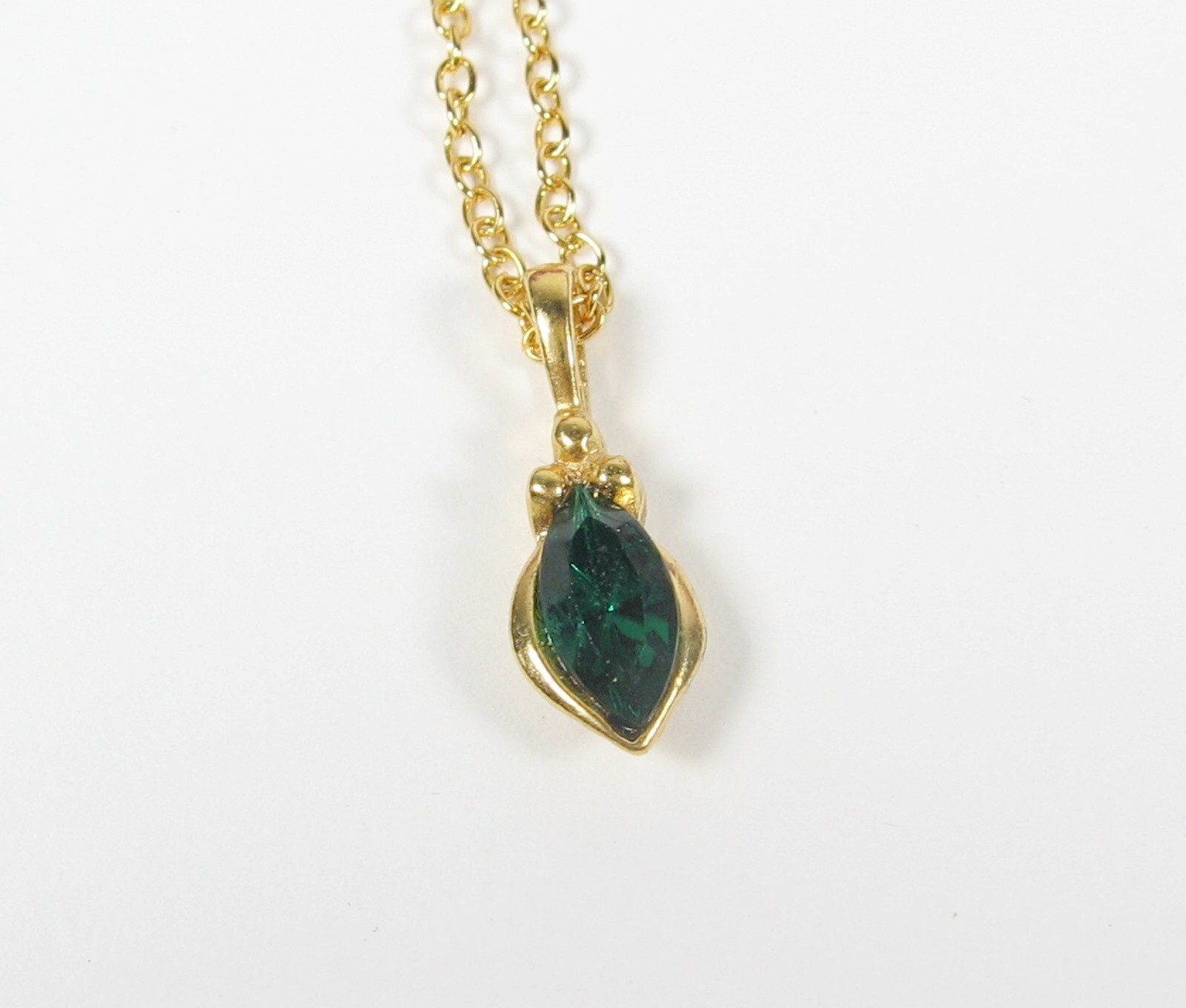 DEEP DARK GREEN MARQUISE RHINESTONE Pendant Vintage NECKLACE Goldtone Chain 16″