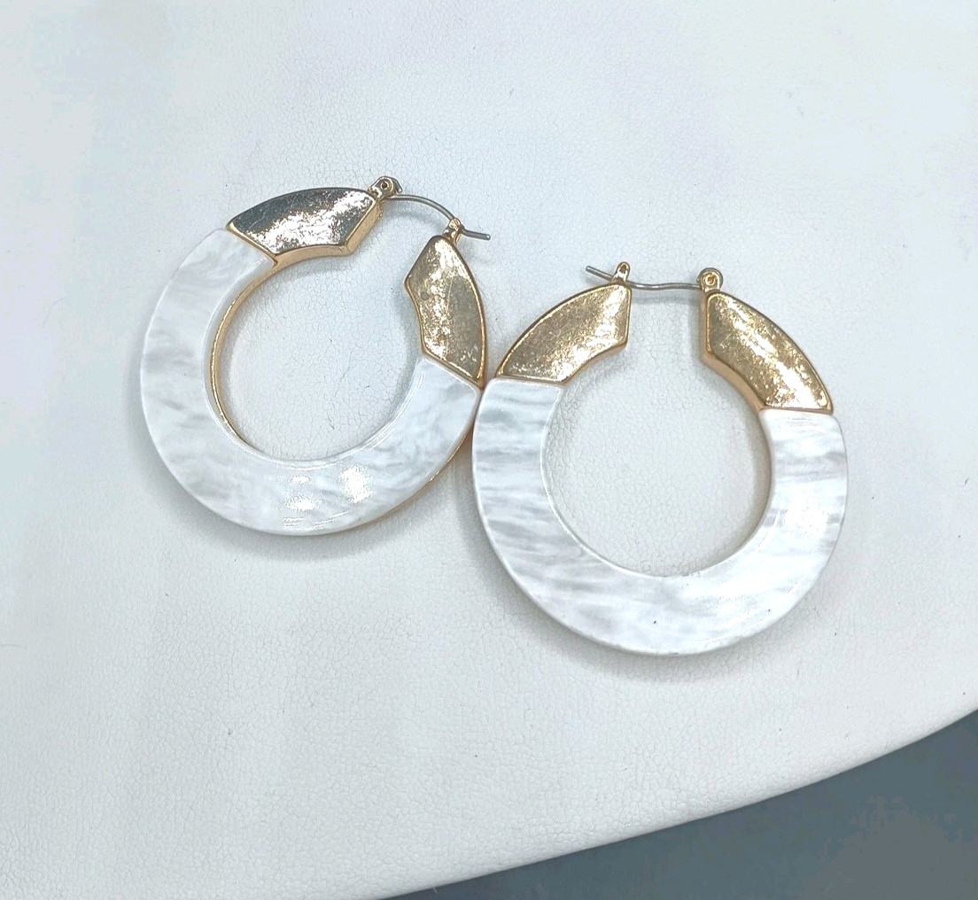 Vintage Wide Hoop Earrings Faux Mother Of Pearl Gold Tone 1.75″ Lightweight