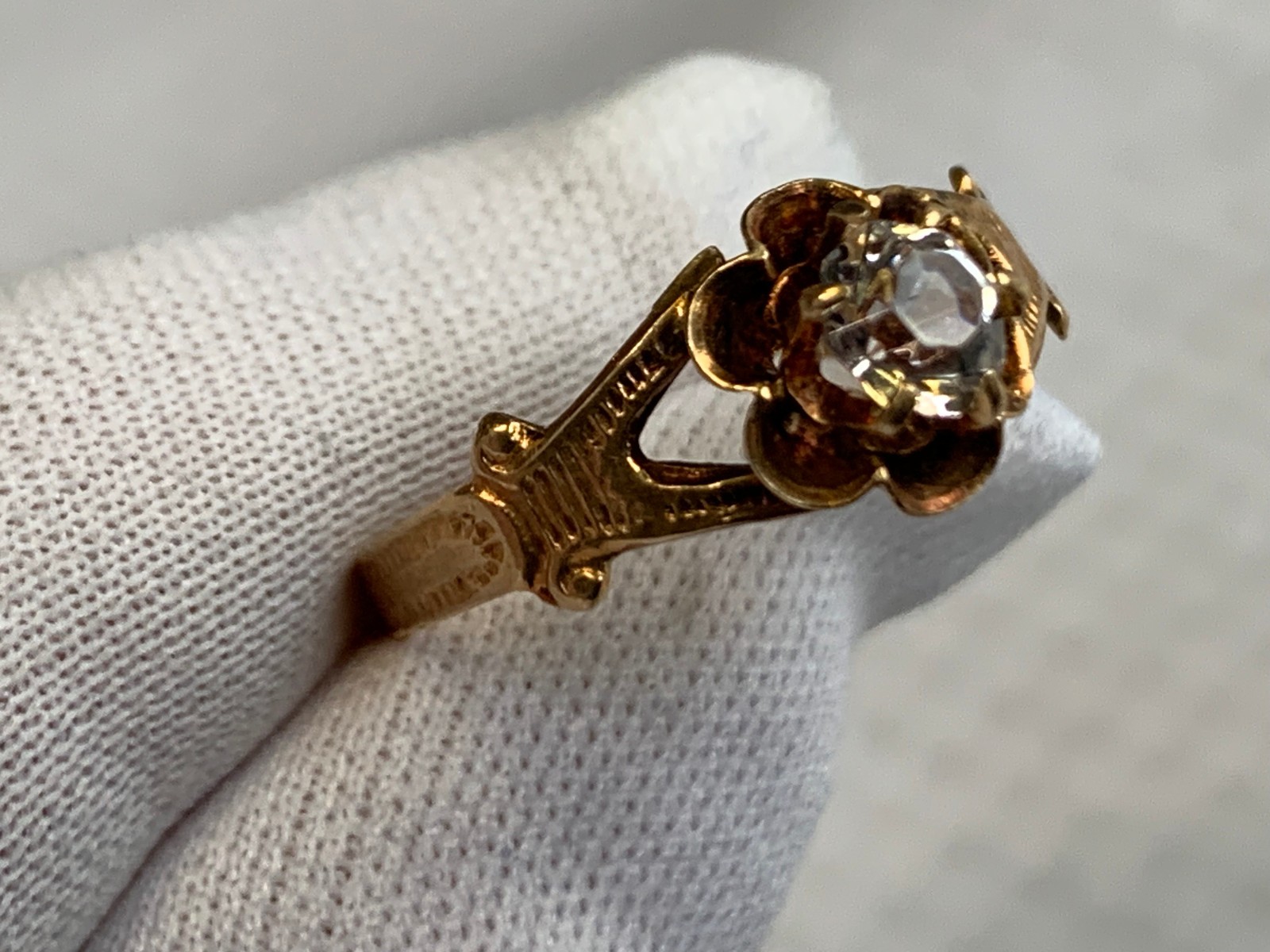 Vtg 14K Yellow Gold Ring 1.7g Fine Jewelry Size 7 Band Clear Round Stone *READ*