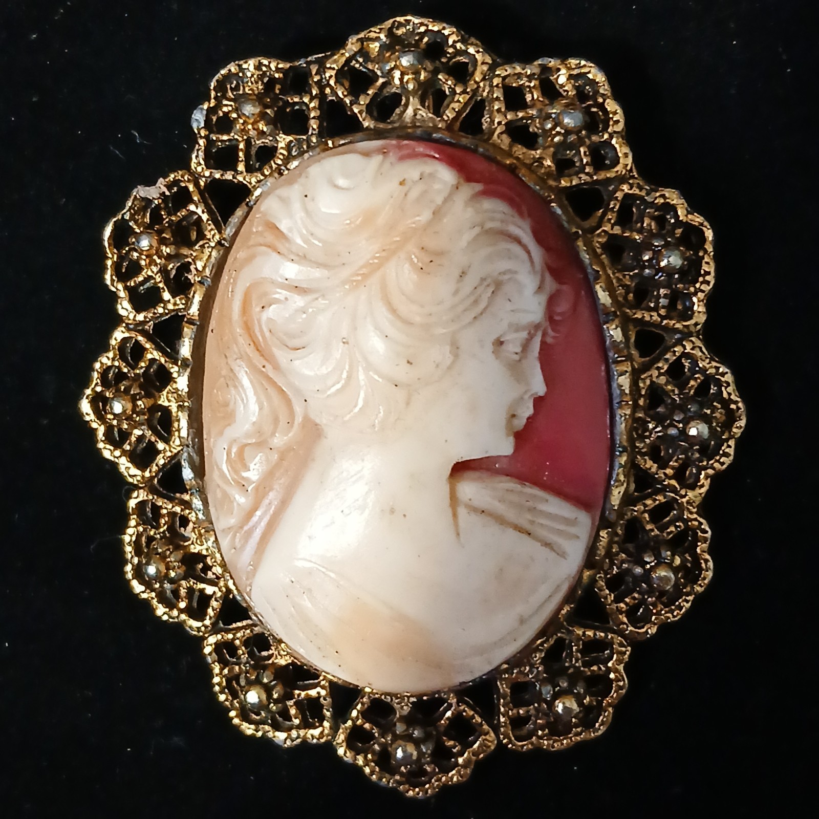 Vtg Cameo Brooch Pin Pendant Ornate Filigree Marcasite Gold Tone Shell 2.25″