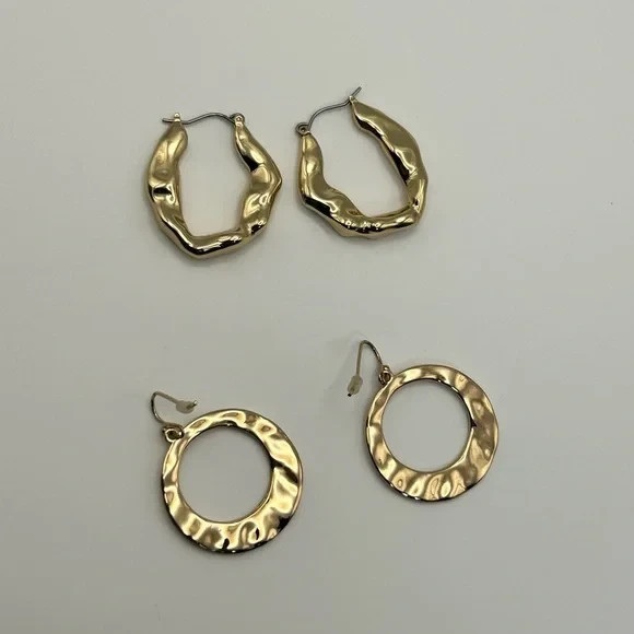 Classic Textured Hoop Earrings Qty 2 Gold-tone Unsigned Dangle Drop Everyday