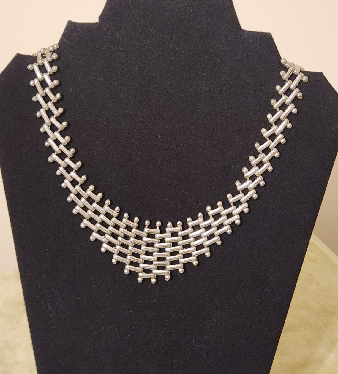 Brickwork Art Vintage 1980’s Silver Toned Bib Choker Expanding Mesh Necklace