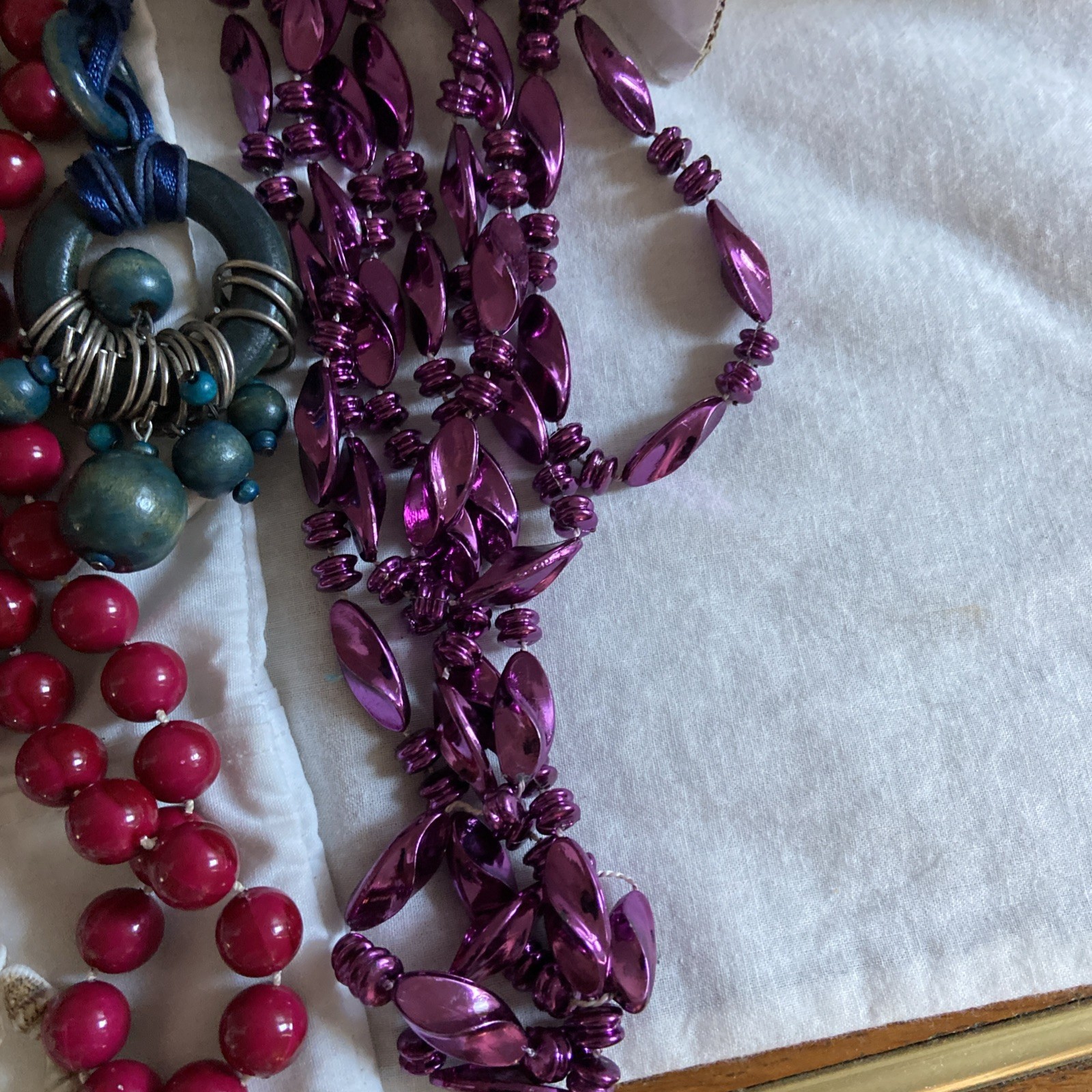 Costume Jewelry Lot Necklaces Pin Hair Clip. Almost 2 lbs. PreOwned