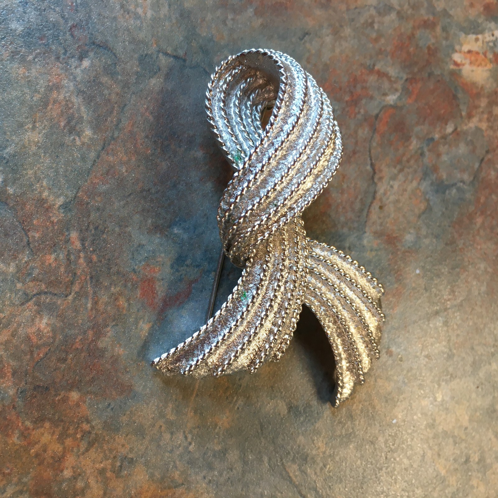 Vintage Monet Signed Twisted Swirl Ribbon Pin Brooch