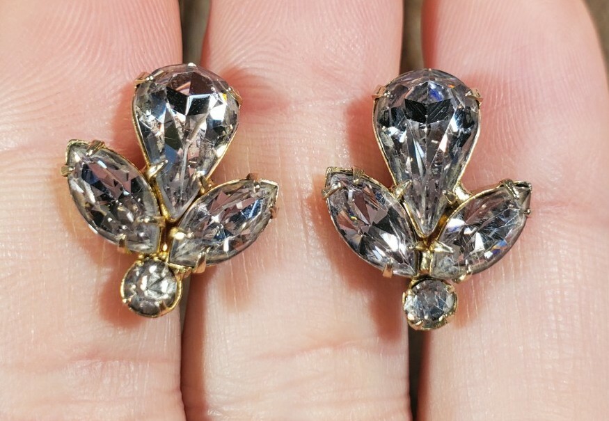 Screwback Earrings Light Purple Cluster prong Set Rhinestones Gold Tone Vintage