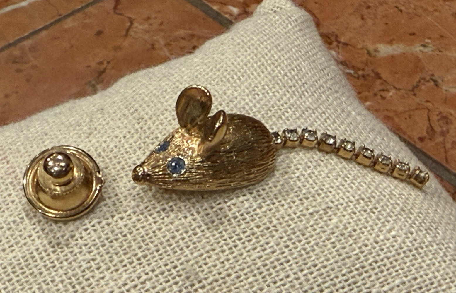 JJ JONETTE MONET AVON MIDAS MOUSE CAT DOG CRAB RHINESTONE STARFISH BROOCH LOT 10
