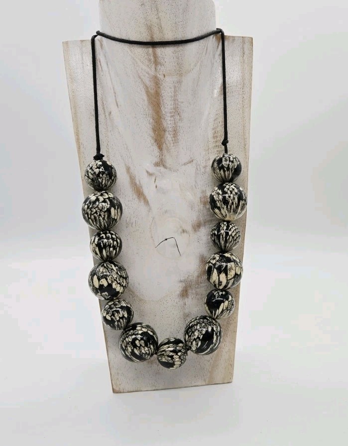 Vintage Joan Rivers Snakeskin Design Beads on Leather cord AS IS