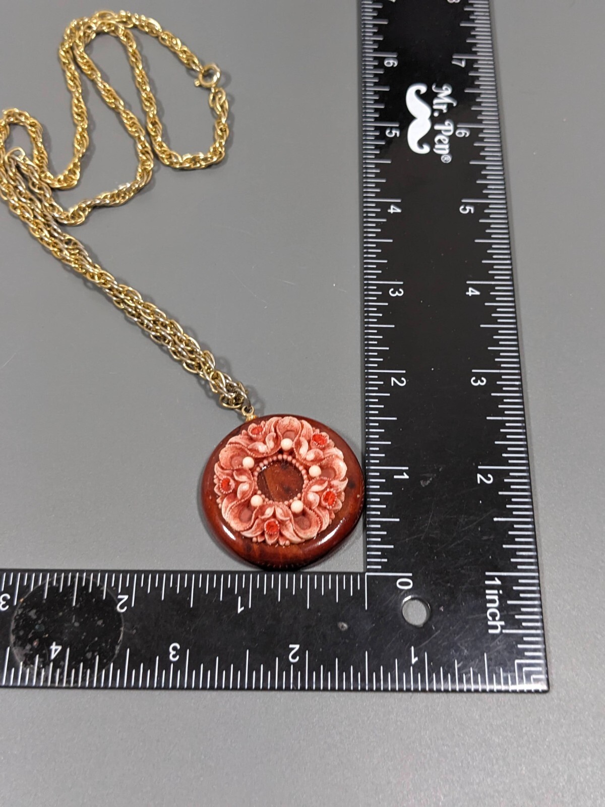 Vintage Carved Lucite Floral Wreath Round Brown Pendant Necklace 22 inches