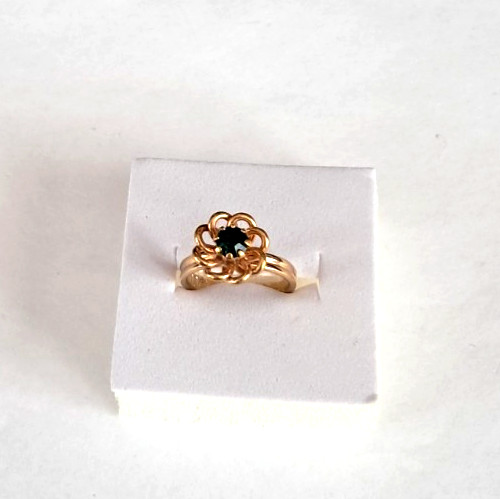 Sarah Coventry Gold Tone Adjustable Emerald Green Crystal May Birthstone Ring