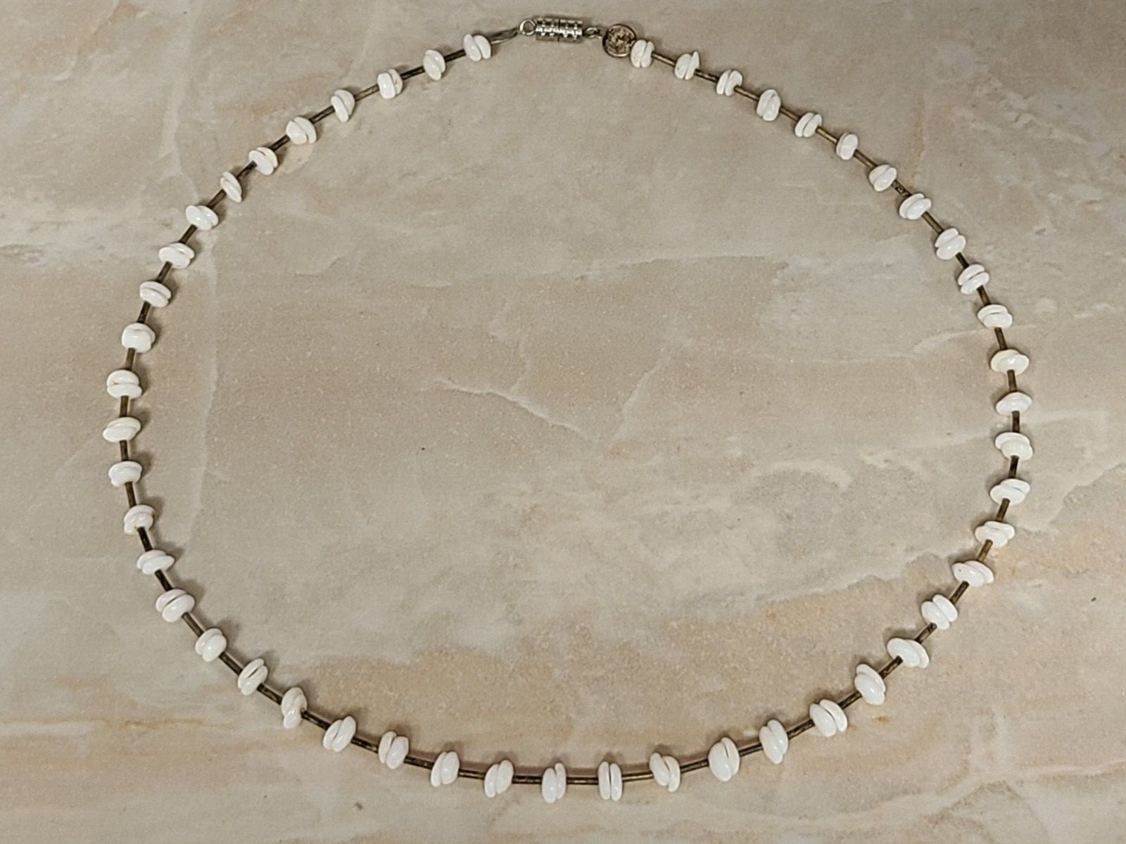 VTG 70s HAWAIIAN WHITE BOHO PUKA SHELL SURFER BEACH BEADED NECKLACE B2