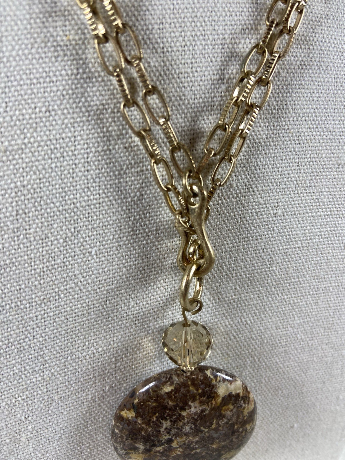 Gold Tone Medallion Necklace With Brown Stone Pendant