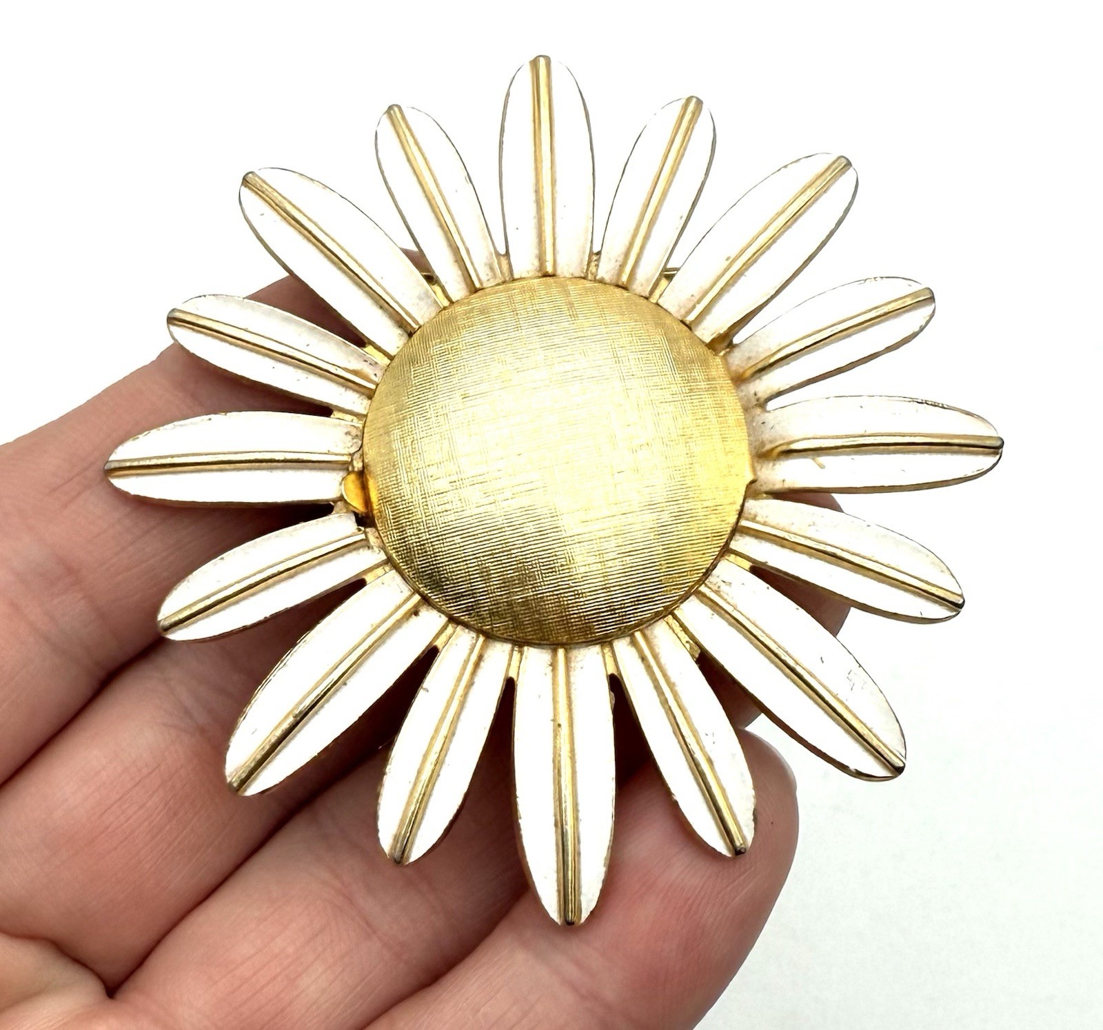 Vintage AVON Daisy Flower Brooch Pin Solid Perfume 2 5/8” Almost FULL!