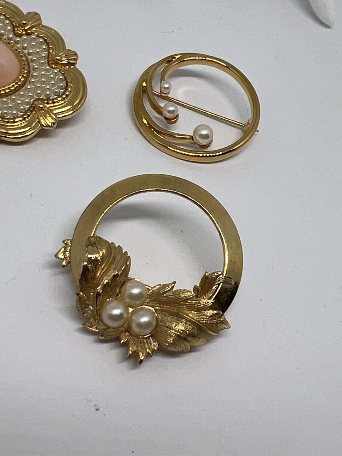 4pc Lot Vintage Brooches Faux Pearl Goldtone Sarah Cov Monet Avon