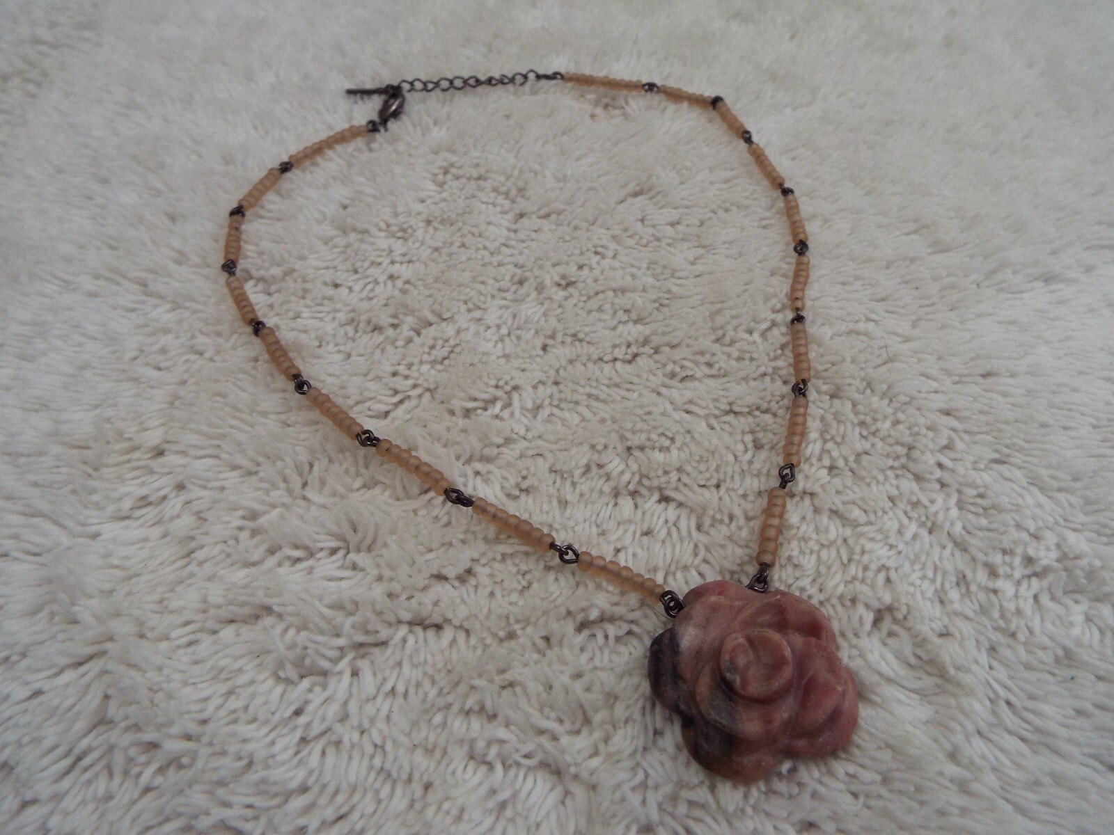 NINE WEST Gunmetal Pink Bead Rhodonite Rose Flower Pendant Necklace (H12)