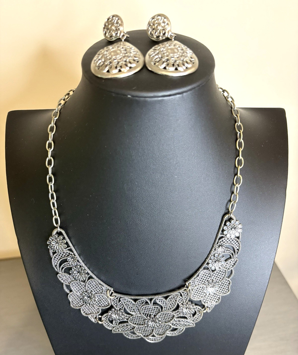 Silver Tone 10″ Vintage Adjustable Necklace & Clip On Earrings Glam Goth