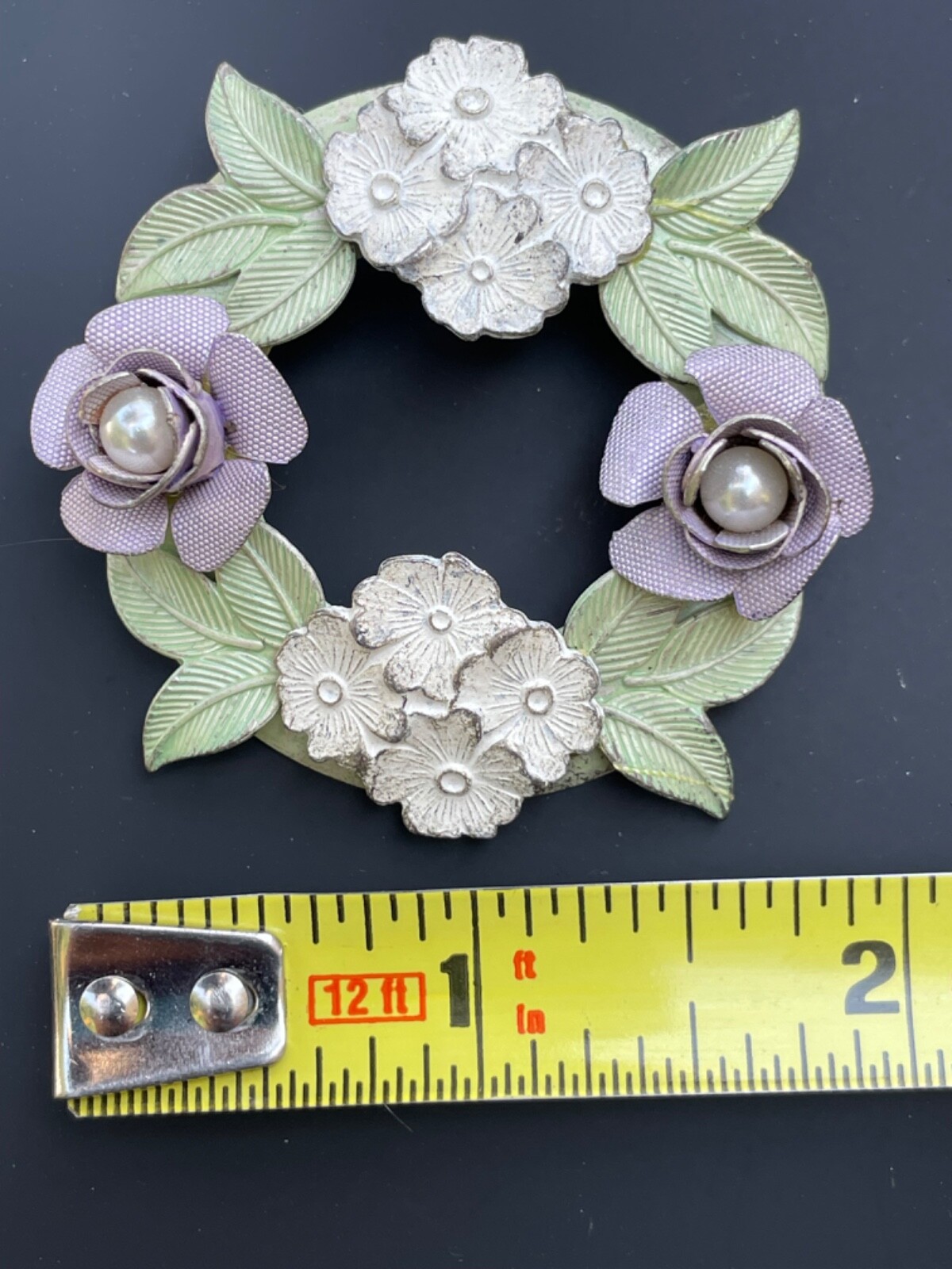 Vtg Metal Brooch Pin w/ Green White Purple Flowers & Faux Pearl Wreath leaf