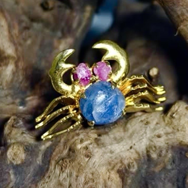 Vintage Jelly Belly Gold Plated Star Sapphire Ruby Eyes Crab C Clasp Pin Brooch