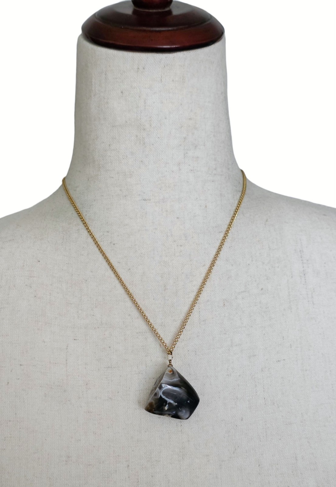 Vintage 1970s Agate Geode Slice Pendant Necklace Gold Tone Boho Druzy Crystal