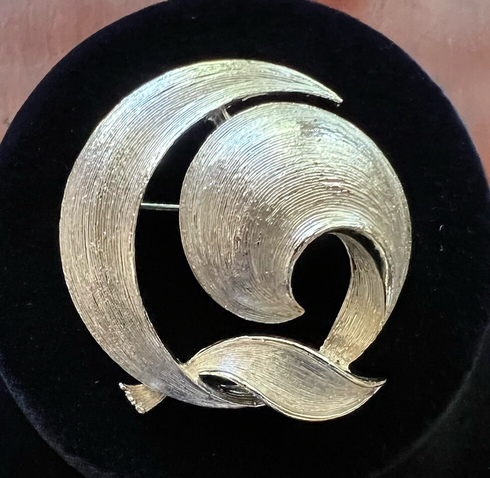 Vintage Lisner Brooch Gold Tone Geometric Swirl Ribbon Mid-Century Modern Signed