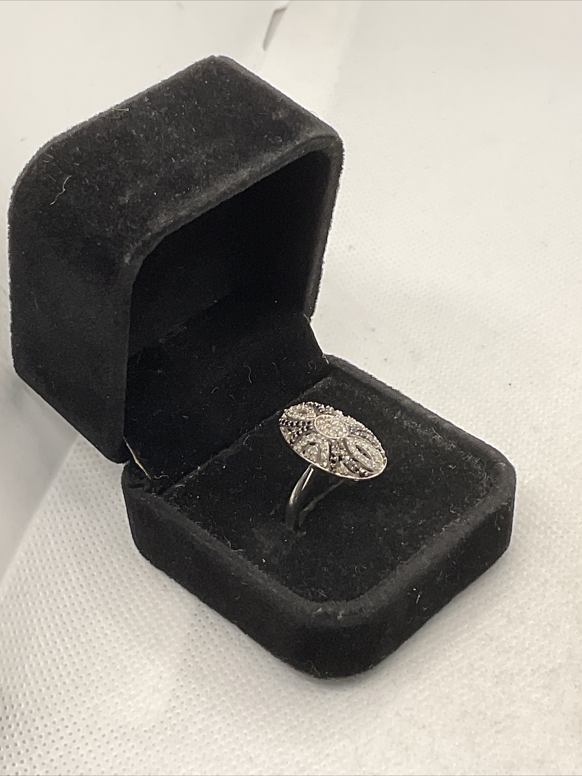 VINTAGE Solid 10K White Gold Black & White Diamonds DOME Style Ladies Ring 4gr.