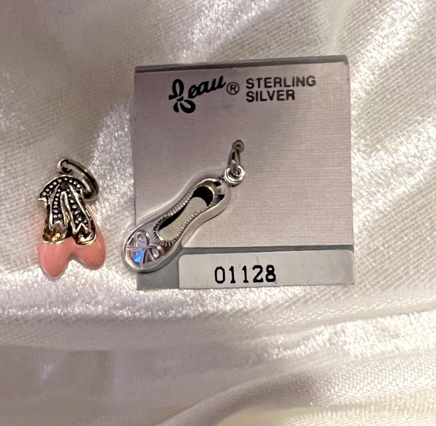 VINTAGE Beau Ballet Slippers Shoes Sterling Silver Bracelet Charm Pendant 1.3g