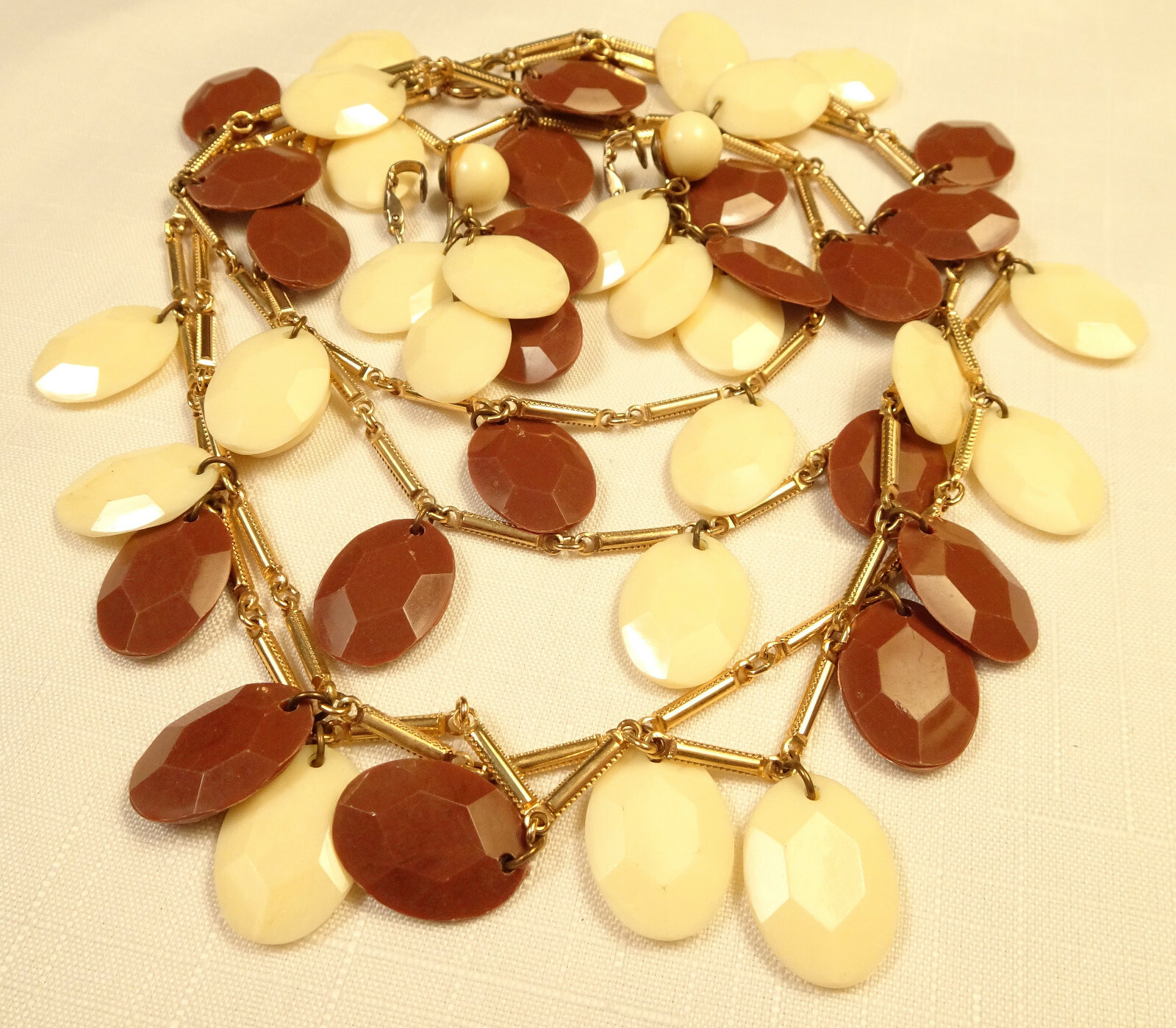 Acrylic Necklace & Clip Earrings Set Brown & White Dangles Vintage 53″