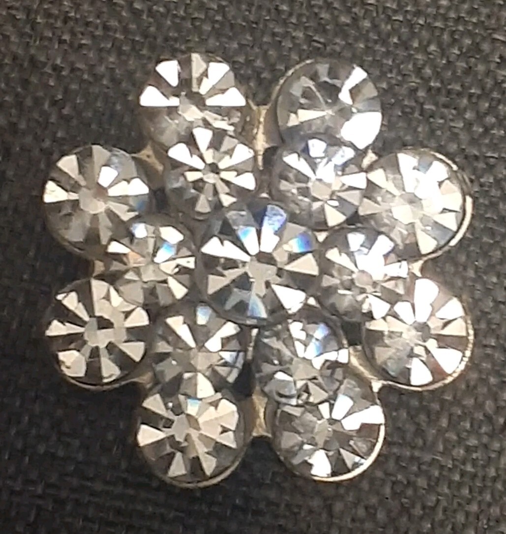 Vintage fauceted rhinestone cluster round Silvertone brooch/pin
