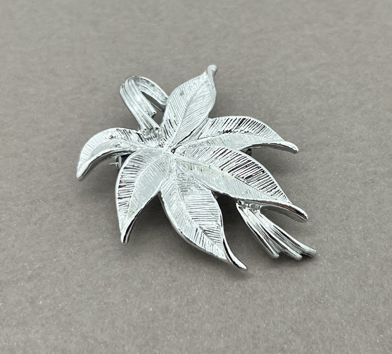 Vintage Gerry’s Leaf Brooch Silver Tone Textured Floral Pin Nature Jewelry