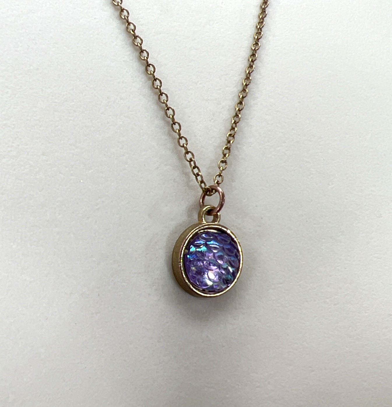 Iridescent Mermaid Scale Pendant Necklace Blue Purple Vintage Gold Tone 20″