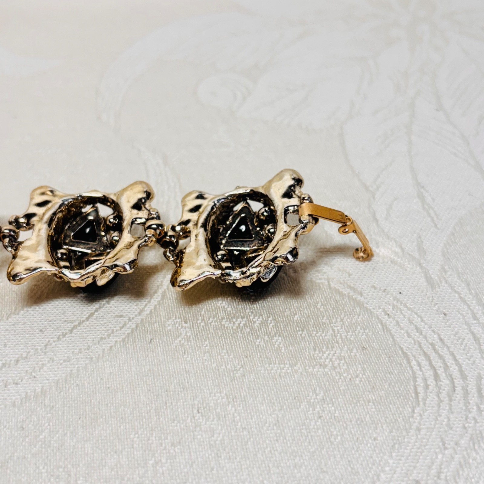 BRACELET black faux gem faux pearl silvertone metal link fold over clasp vintage