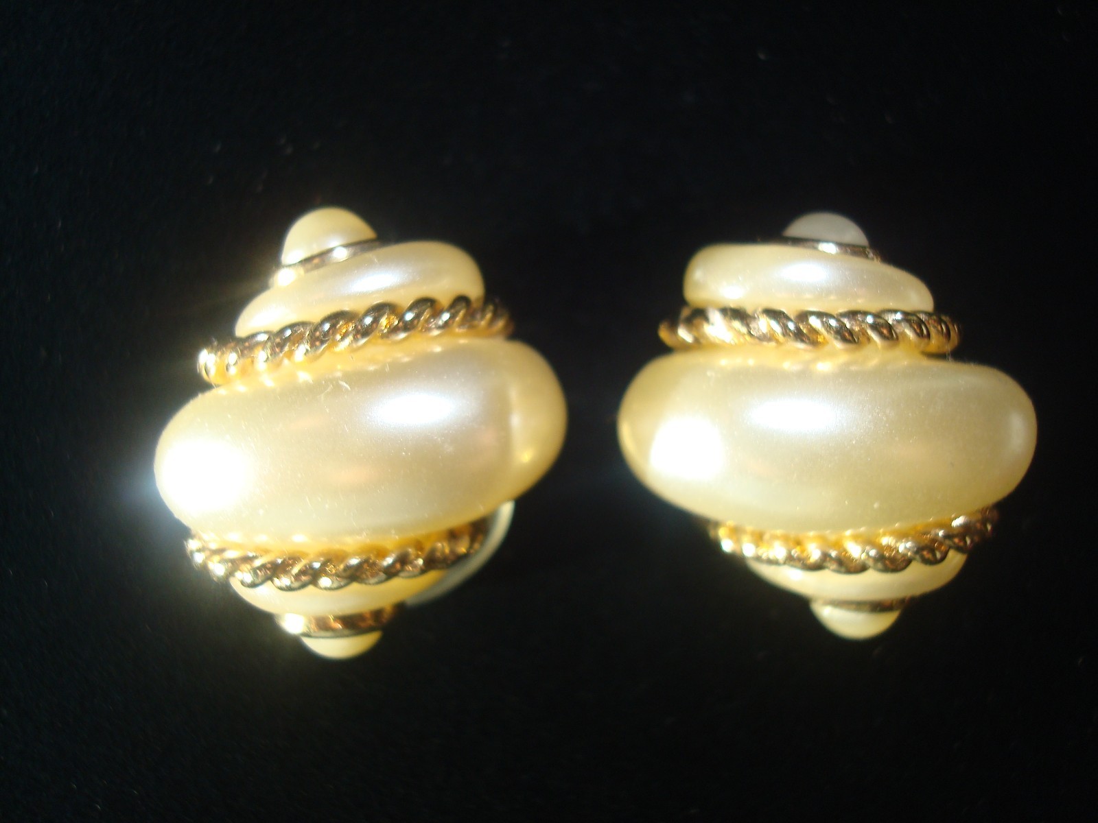 VTG.SIGNED”REPLICA”Made in ITALY NAUTILUS,SHELL,SNAIL F/PEARL EARRINGS GOLD/Plt.