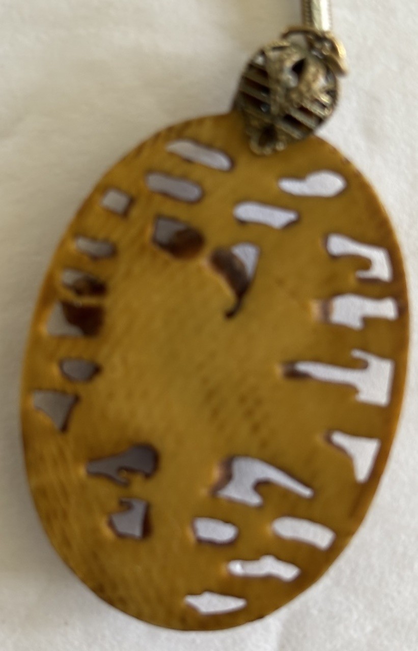 Vtg Daily Oval Pendant Repousse Enamel Chain