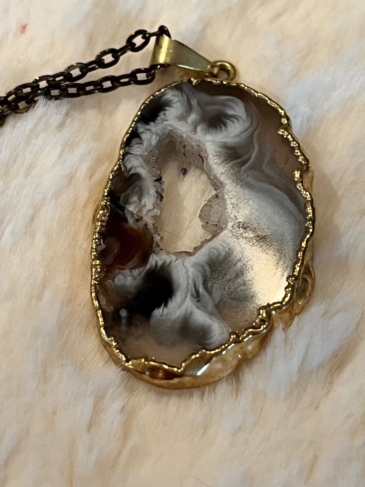 Vintage Translucent Geode Slice Pendant Necklace