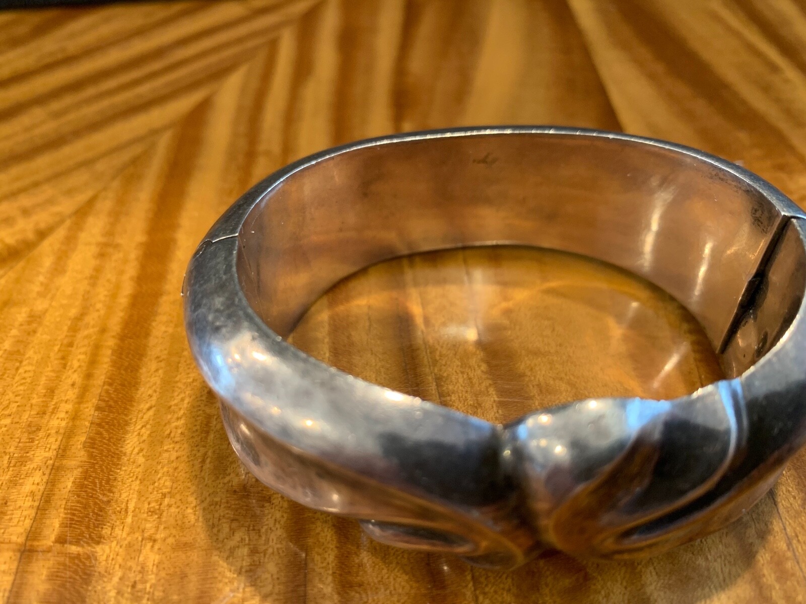 BEAUTIFUL CHUNKY STERLING SILVER SLIDE HINDGE LOCK BANGLE BRACELET W/ CLASP 69G.