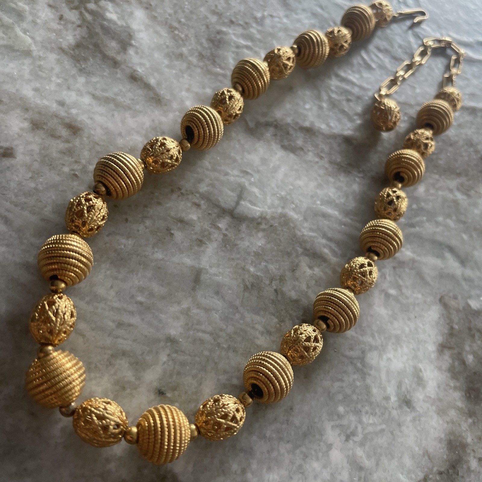 Classic Vintage GoldTone Ribbed & Filigree Round Beaded 13-17″Necklace FX16
