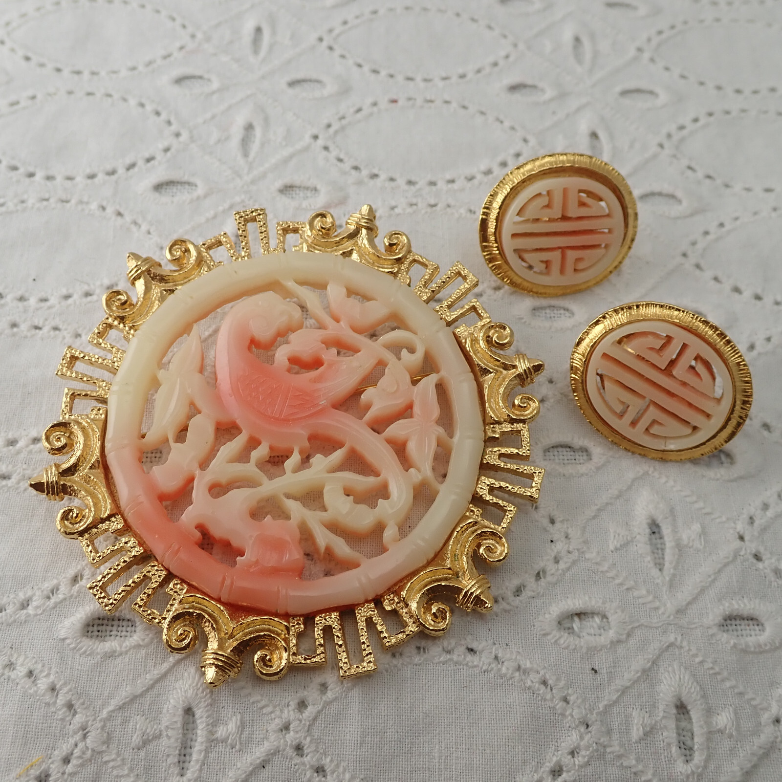 Vtg Vendome Chinese Bird Bamboo Framed Peach Resin Pin Brooch Clip Earring Set