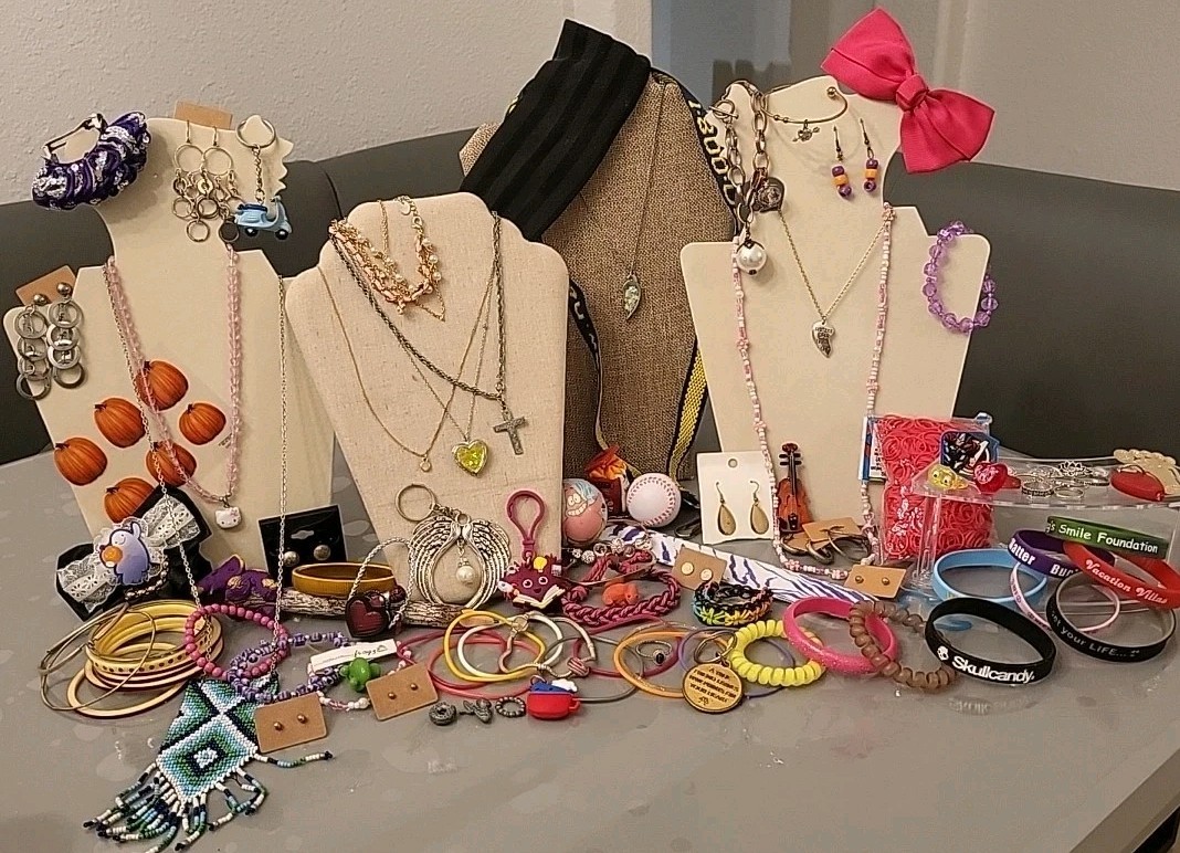 Costume Jewelry Lot 90 Pc + Girls Dress Up Box Collectibles, Hair Pcs And MoreG4