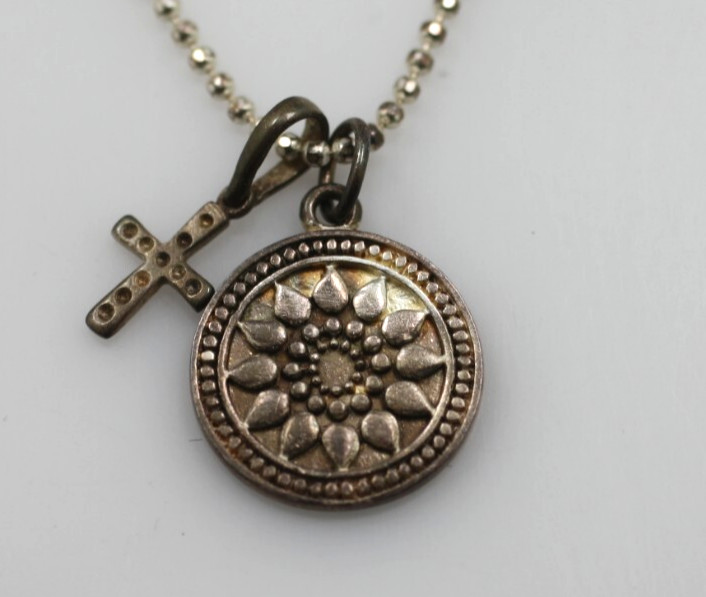 925 sterling silver Stella & Dot foundation flower pendant Cross chain necklace