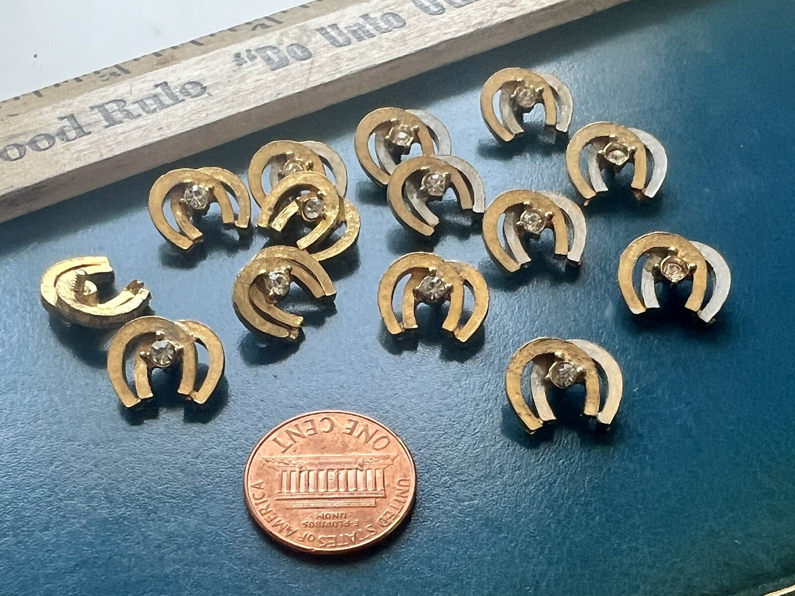 14 Vintage Gold & Silver Metal Horseshoe Good Luck Cutouts Jewelry Making Lot￼