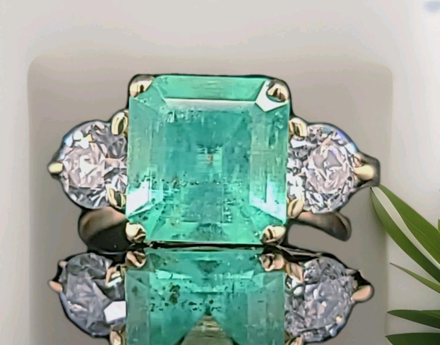 Vintage 14k Yellow Gold Engagement Ring 3.01CT. Natural Green Colombia Emerald