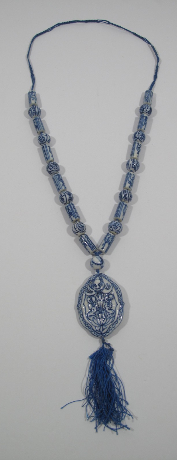 VTG Chinese Blue White Glass Porcelain Pendant Charm Bead Necklace 15″ 70g Asian