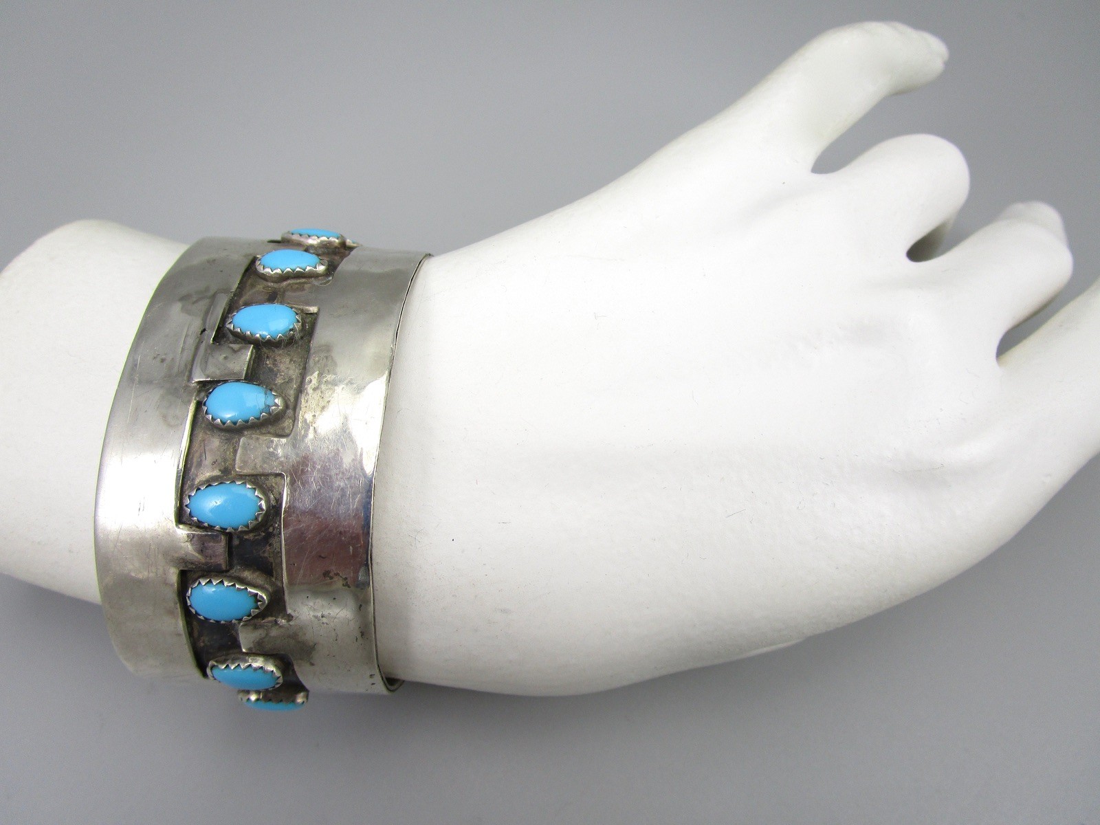 UNUSUAL VINTAGE NAVAJO STERLING SILVER TURQUOISE GEOMETRIC CUFF BRACELET 44G