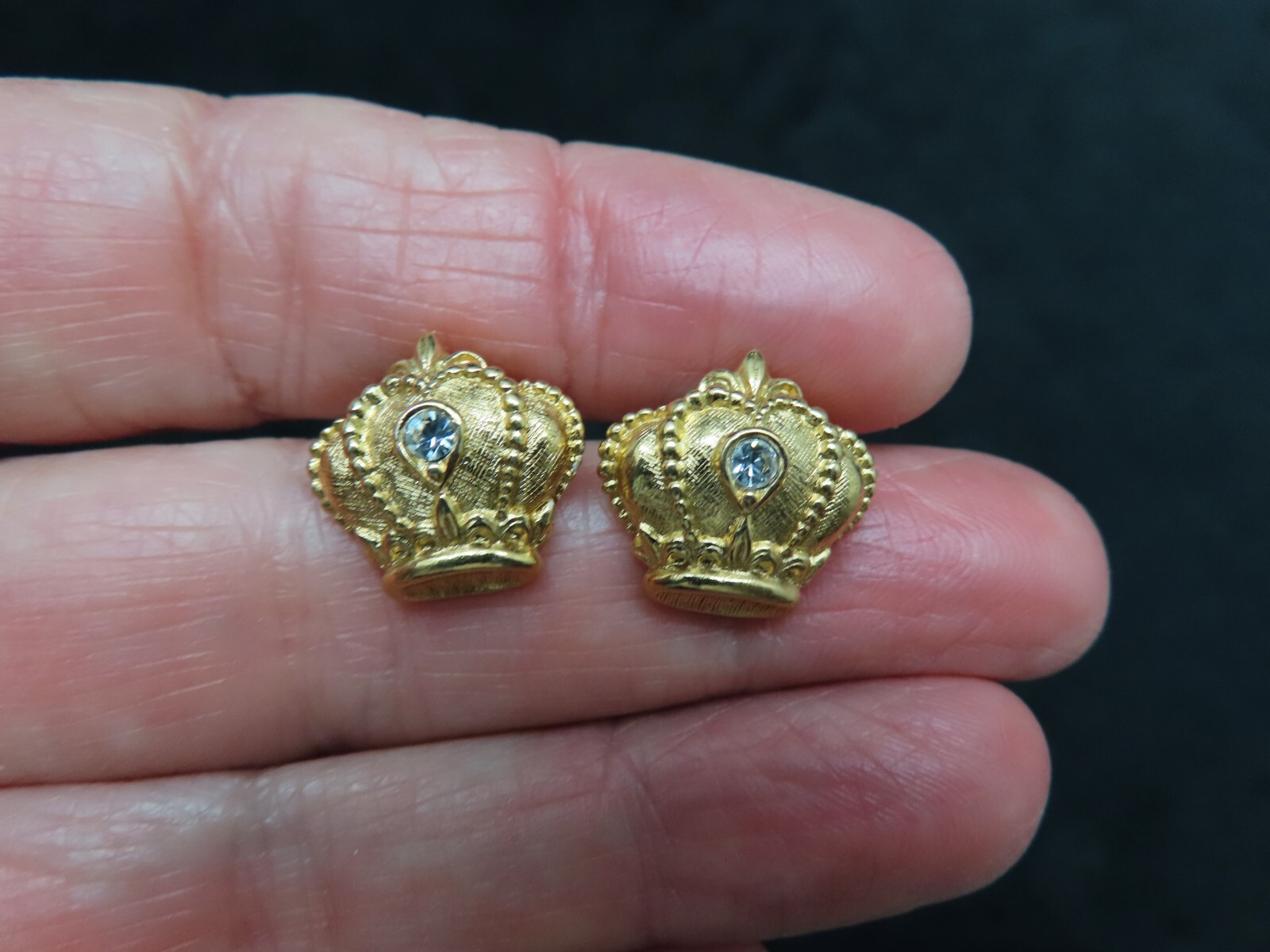 Vintage-AVON 1989 “Regal Crown” Rhinestone Stud Earrings