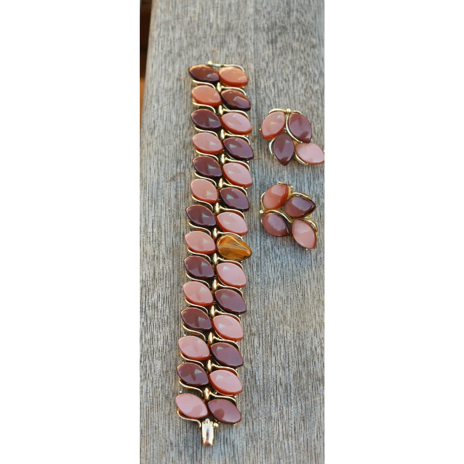 Lisner Thermoset Bracelet Earrings Set Brown Caramel Gold Tone Vintage 1950s
