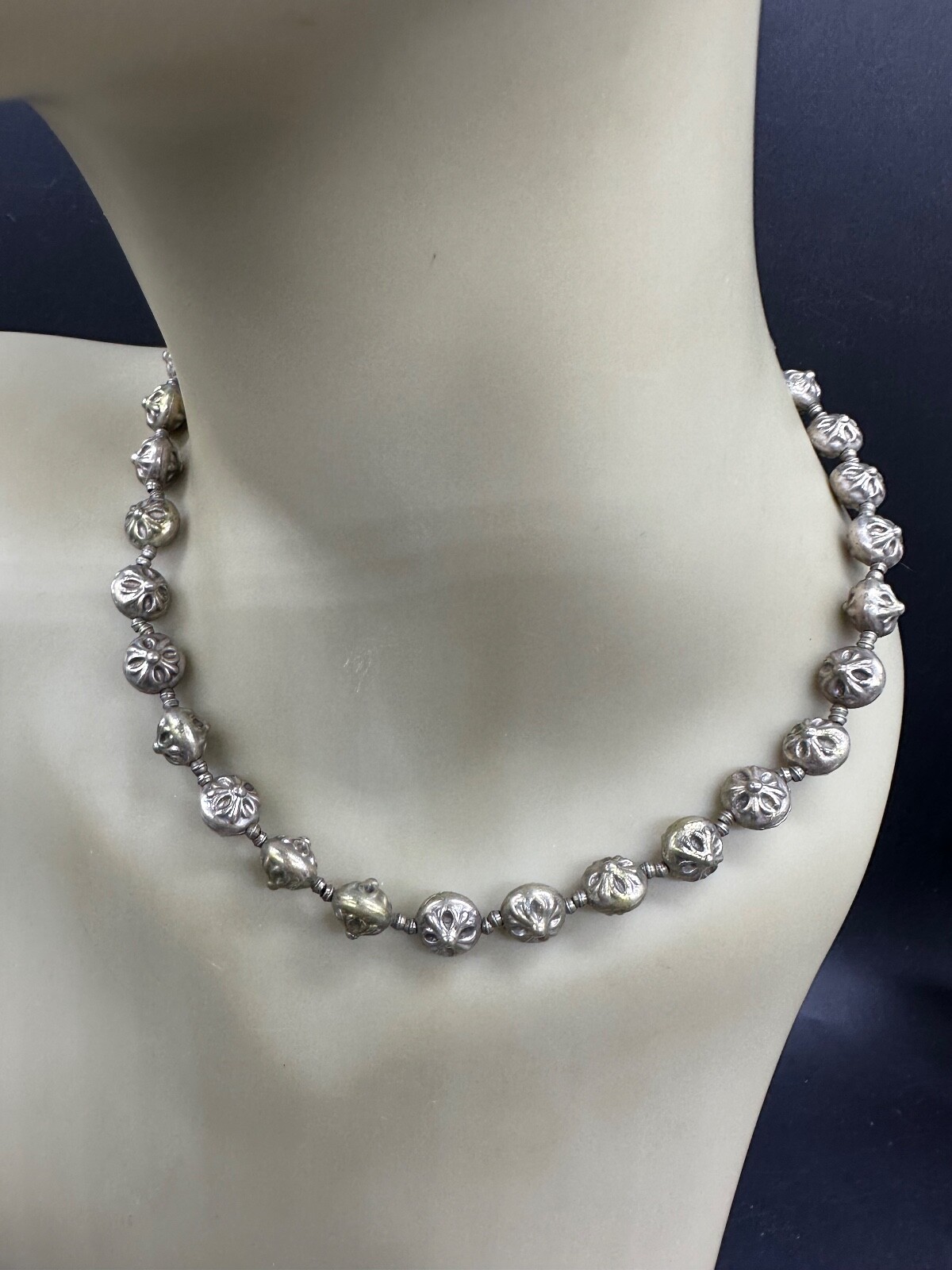 ESTATE SILVER METAL ROSETTE BEAD TRIBAL NECKLACE 16″
