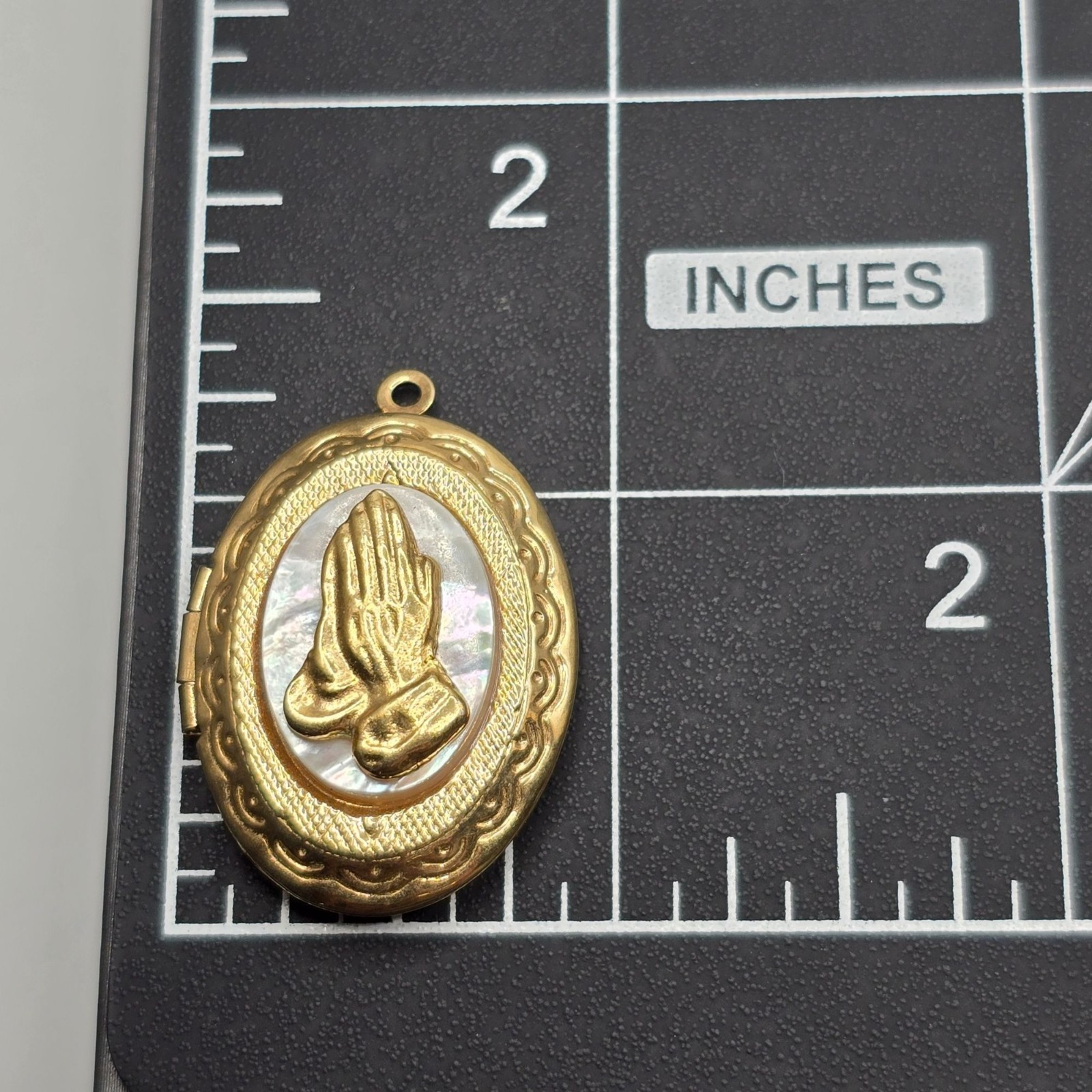 Vintage Mother Of Pearl Praying Hands Locket Gold Scalloped Pendant Oval